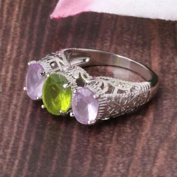 ⭐️3/$25⭐️ Faux Peridot And Amethyst Silver Tone Ring - Picture 1 of 4